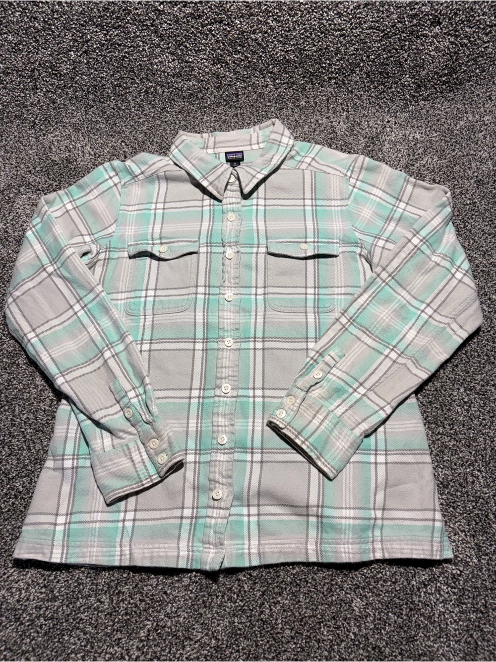 Patagonia Womens Light Gray & Mint Plaid Button-Up Flannel